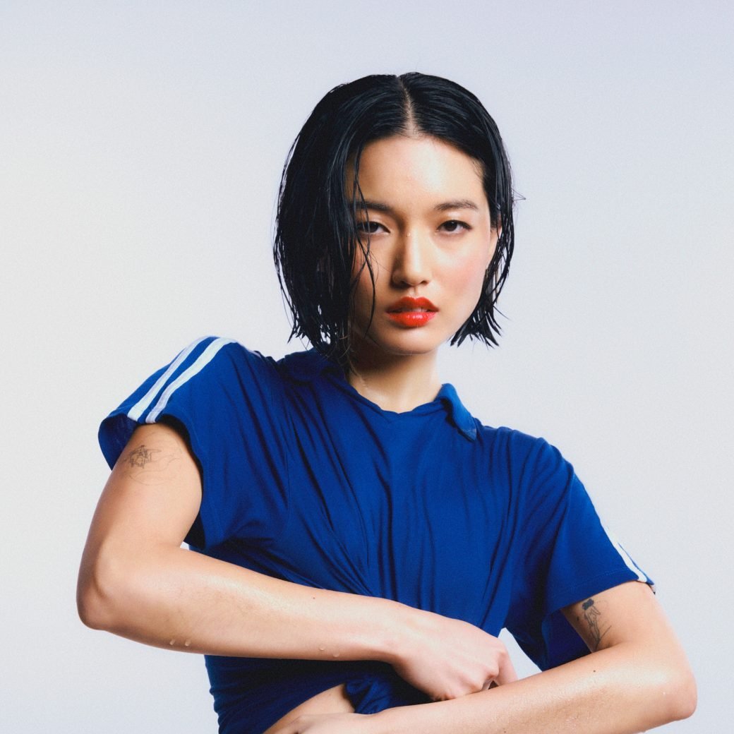 Chloe-Qisha-Modern-Romance-01_@lillieeiger_Crop